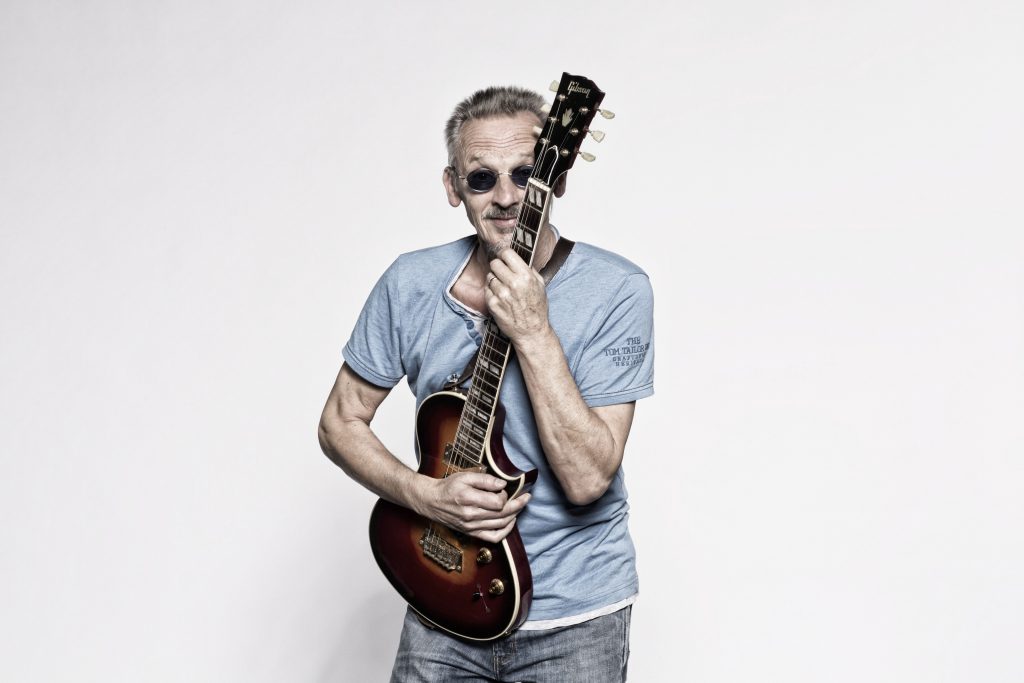 Josef an der Gitarre